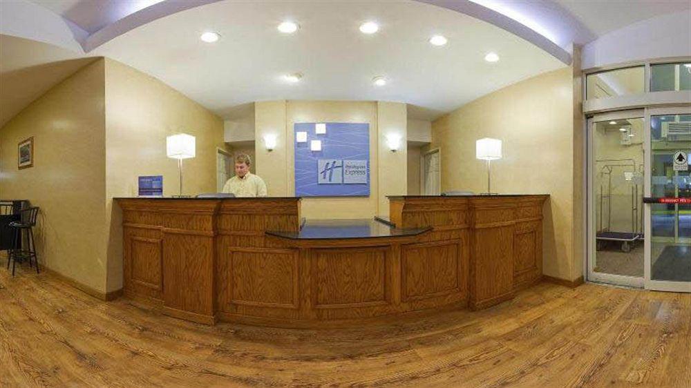 Express & By Ihg 3* Ames