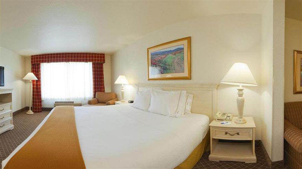 Express & By Ihg 3*
