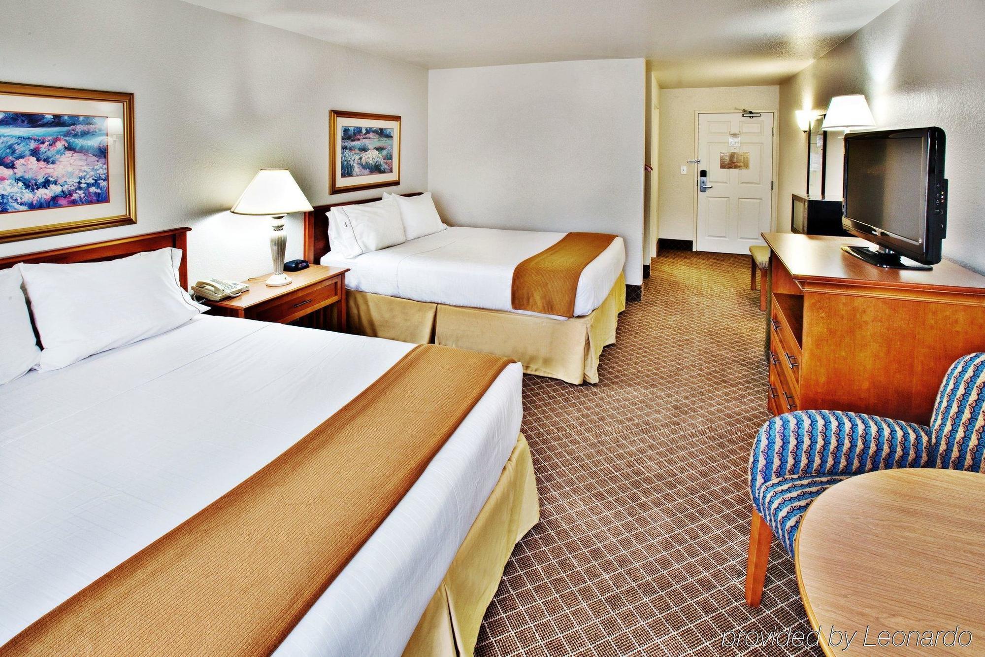 Hotel Express & By Ihg Ames